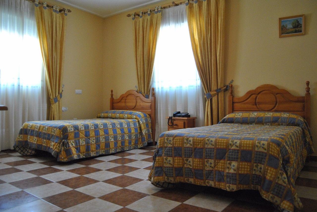 Hotel Las Dehesas Navalvillar de Pela Bagian luar foto